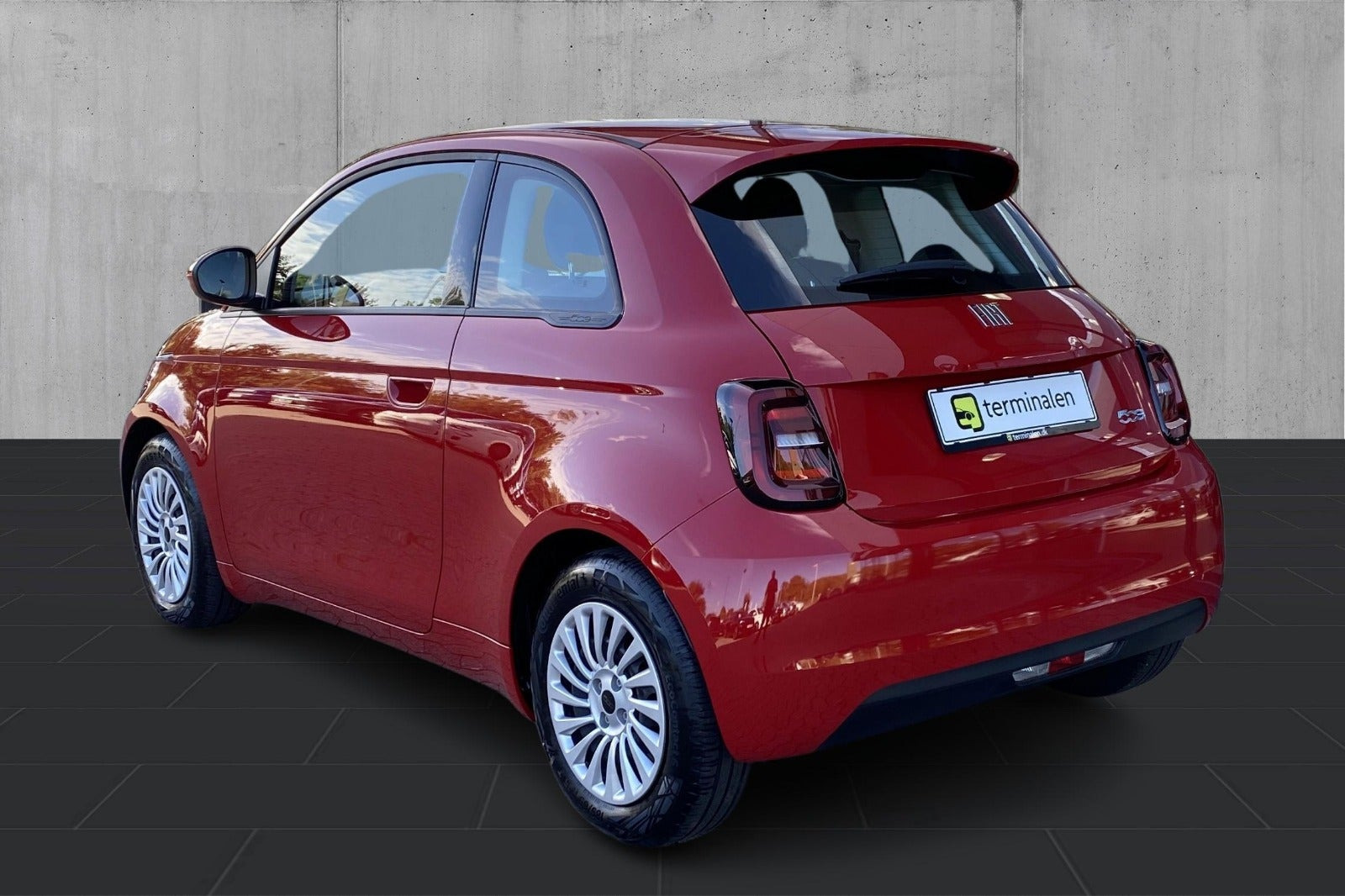 Rød Fiat 500e fra 2024