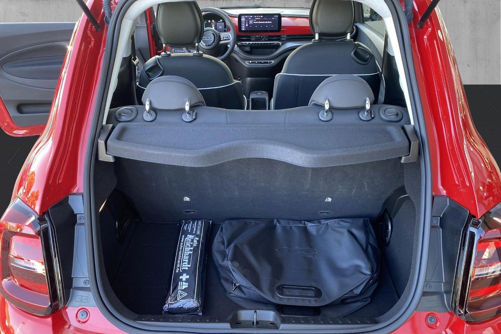 Rød Fiat 500e fra 2024