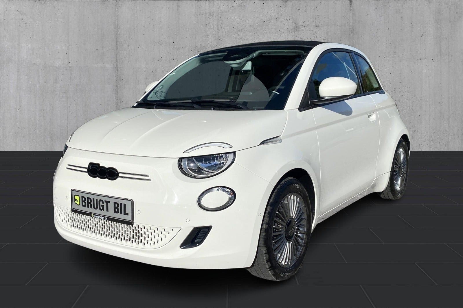 Hvid Fiat 500e fra 2023