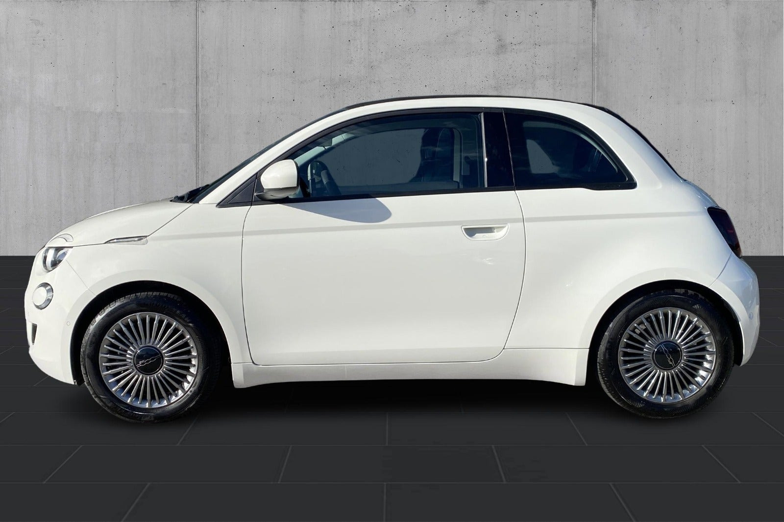 Hvid Fiat 500e fra 2023