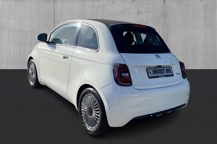 Hvid Fiat 500e fra 2023