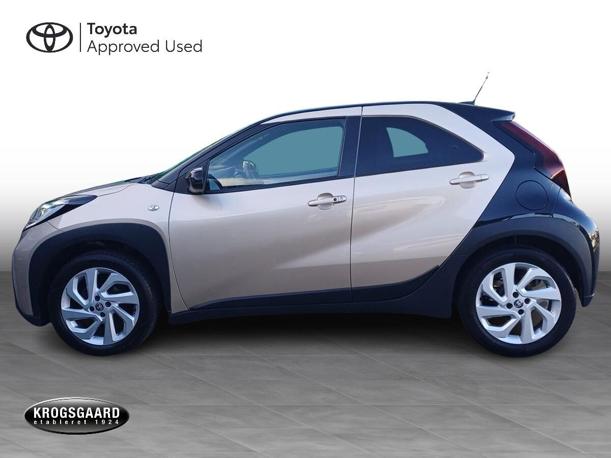 Orange Toyota Aygo X fra 2022