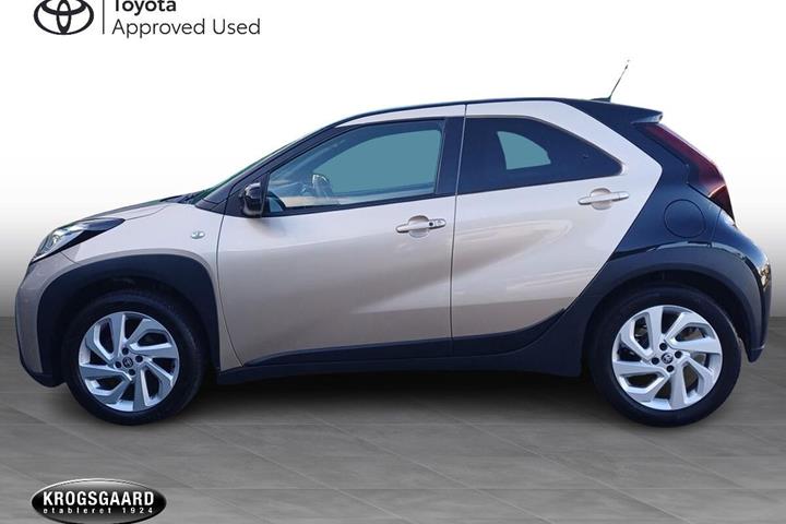 Orange Toyota Aygo X fra 2022