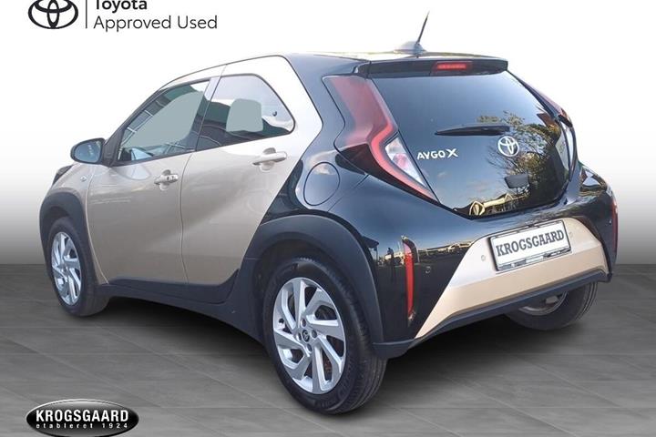 Orange Toyota Aygo X fra 2022