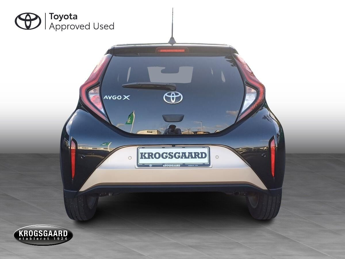 Orange Toyota Aygo X fra 2022