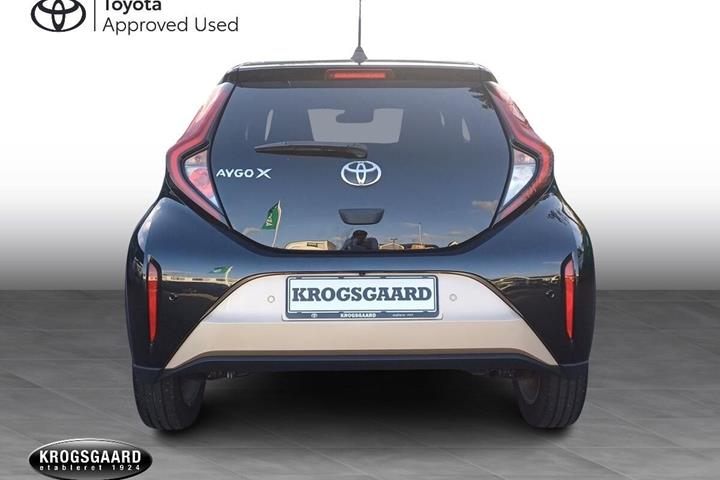 Orange Toyota Aygo X fra 2022