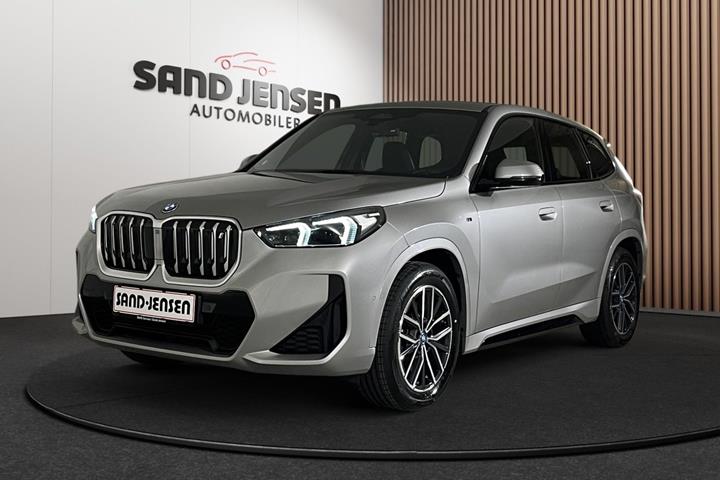 Grå BMW iX1 fra 2023