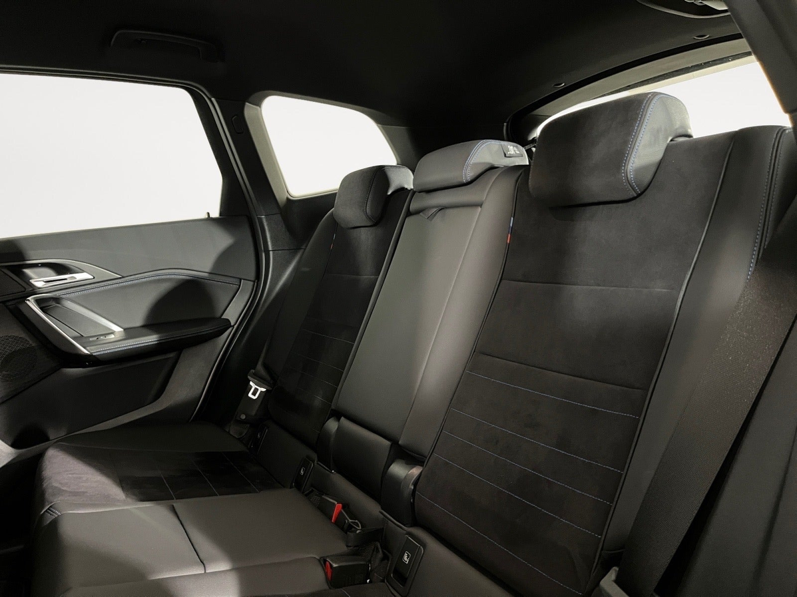 Grå BMW iX1 fra 2023