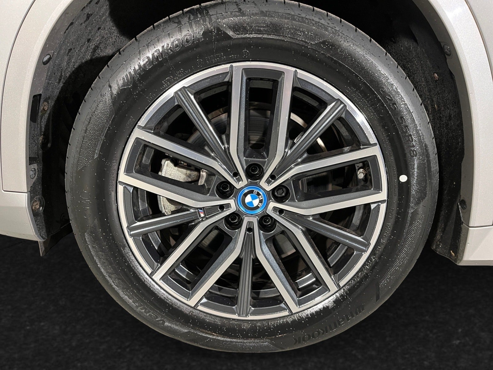 Grå BMW iX1 fra 2023