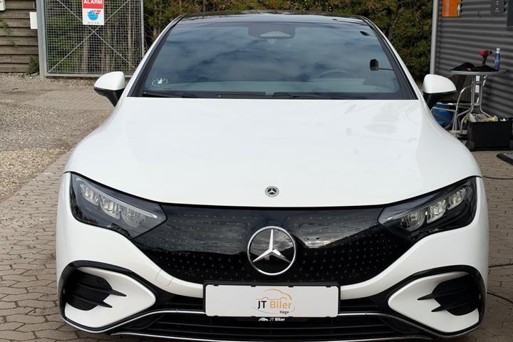 Hvid Mercedes EQE350+ fra 2024