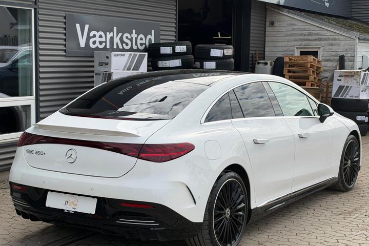 Hvid Mercedes EQE350+ fra 2024
