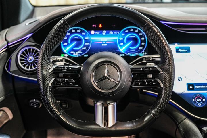 Sort Mercedes EQE350 SUV fra 2023