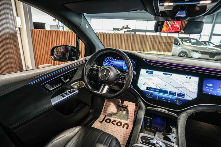 Sort Mercedes EQE350 SUV fra 2023