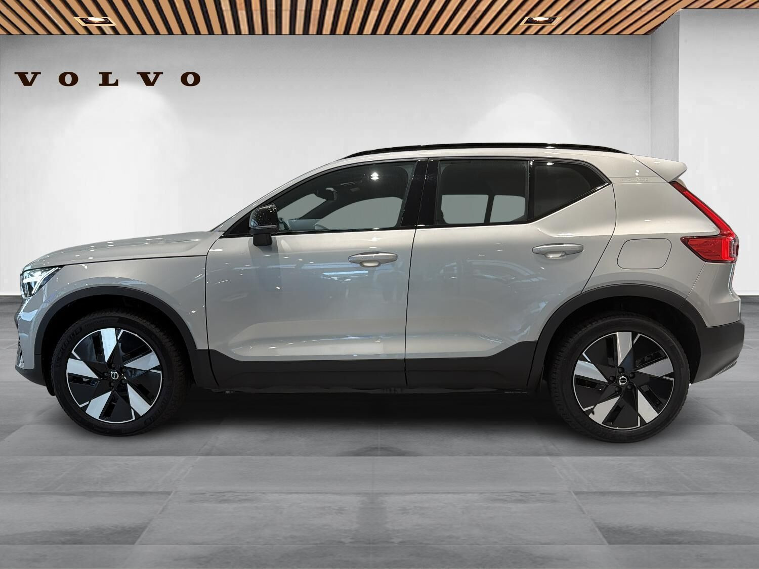 Sølv Volvo XC40 fra 2024
