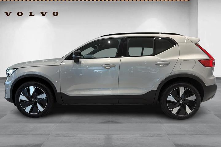 Sølv Volvo XC40 fra 2024