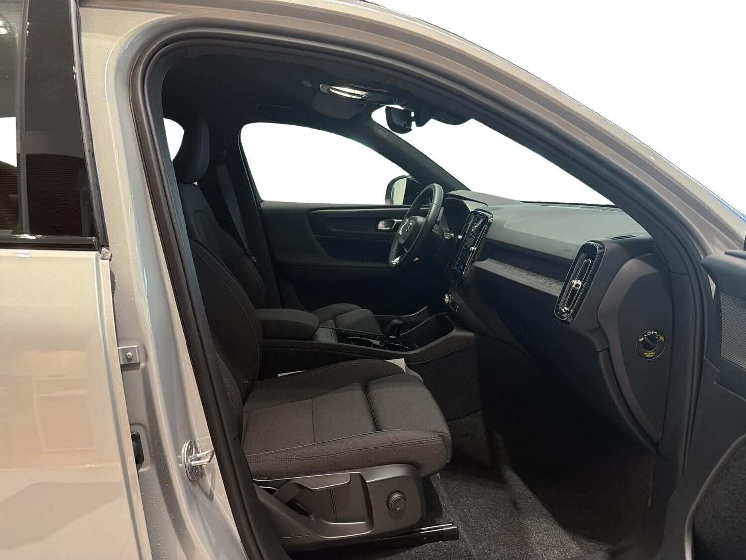 Sølv Volvo XC40 fra 2024