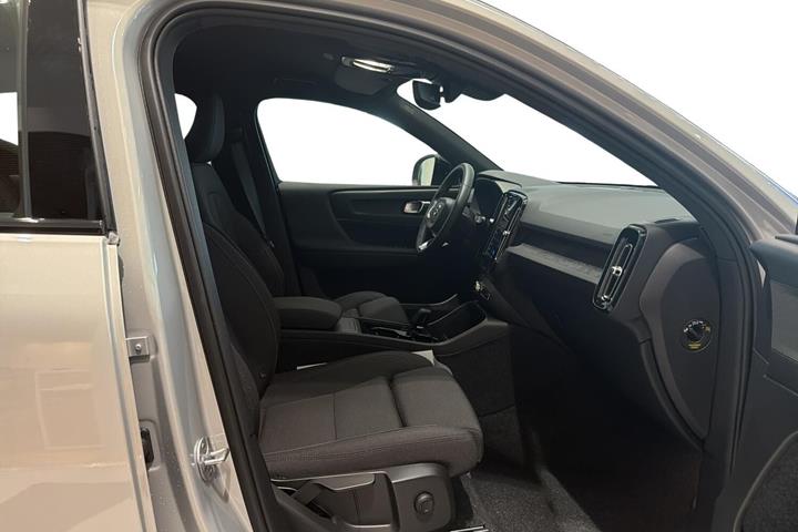 Sølv Volvo XC40 fra 2024