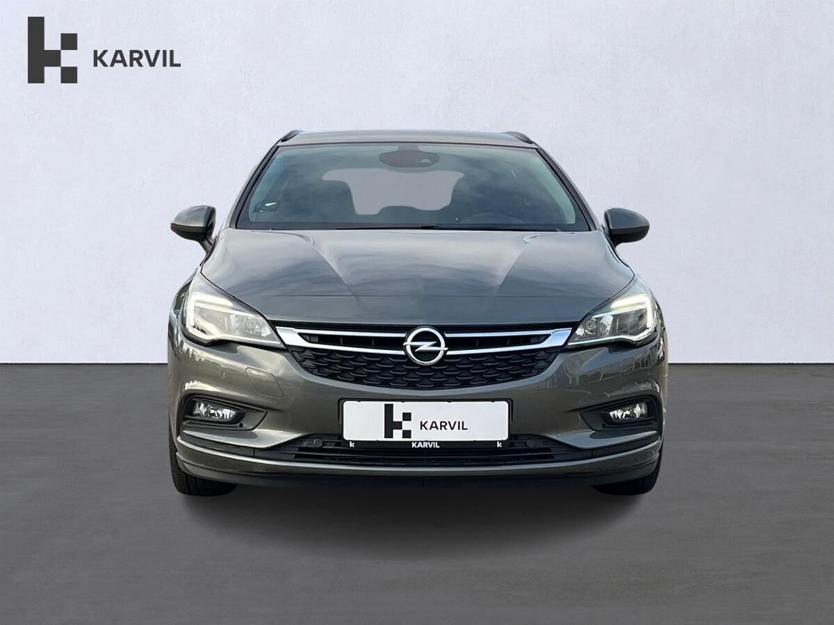 Grå Opel Astra fra 2019