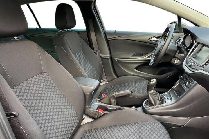 Grå Opel Astra fra 2019