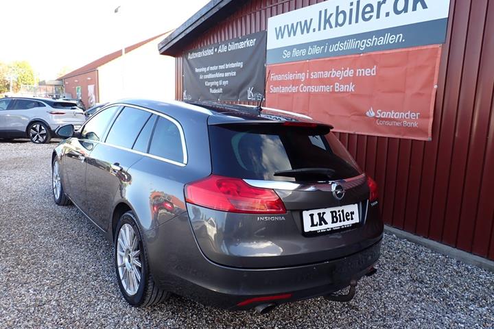 Grå Opel Insignia fra 2011