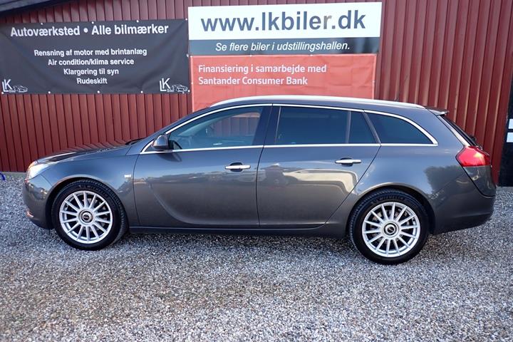 Grå Opel Insignia fra 2011