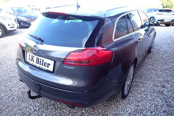 Grå Opel Insignia fra 2011