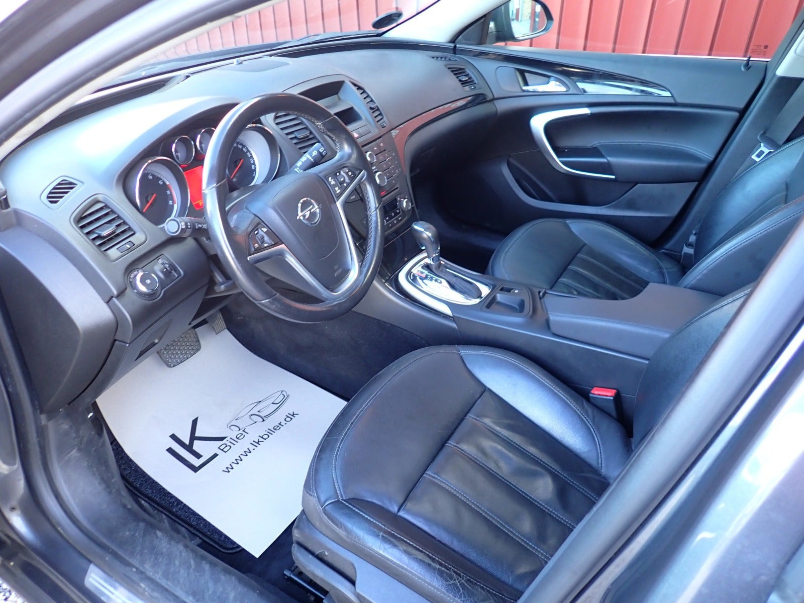 Grå Opel Insignia fra 2011