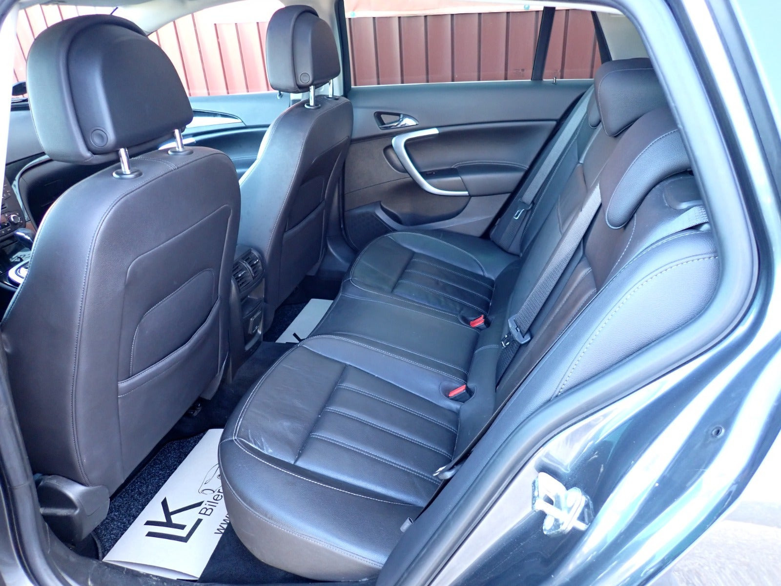 Grå Opel Insignia fra 2011