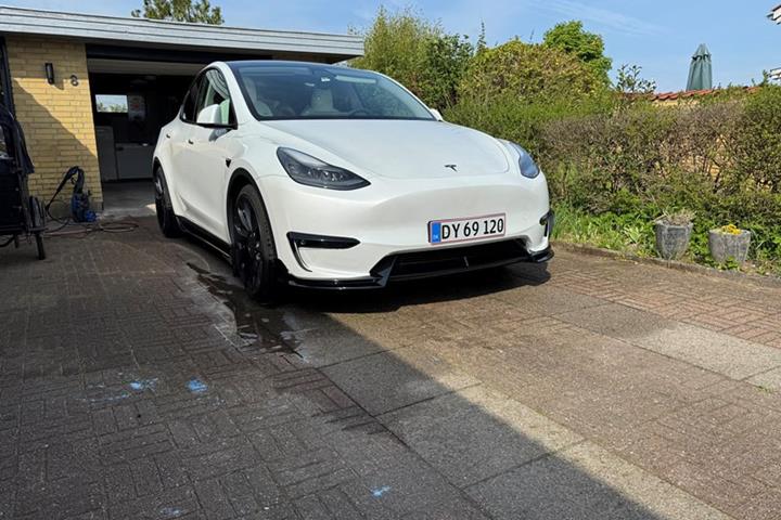 undefined Tesla Model Y fra 2023