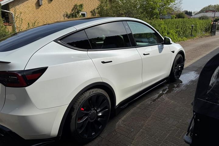 undefined Tesla Model Y fra 2023
