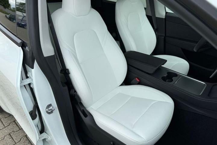 undefined Tesla Model Y fra 2023