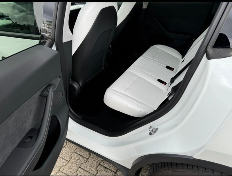 undefined Tesla Model Y fra 2023
