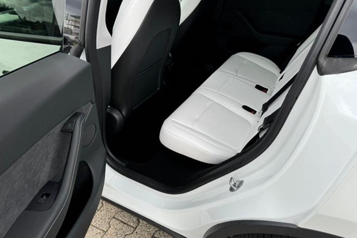 undefined Tesla Model Y fra 2023