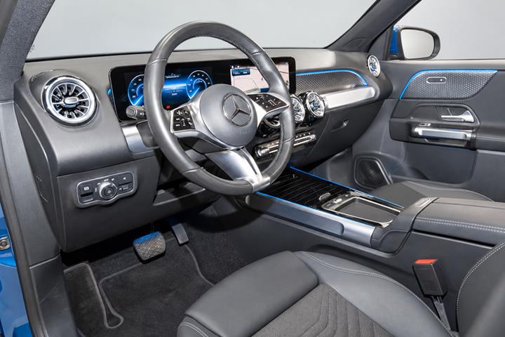 Blå Mercedes EQB250+ fra 2025