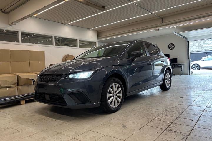 Grå Seat Ibiza fra 2023 set udefra