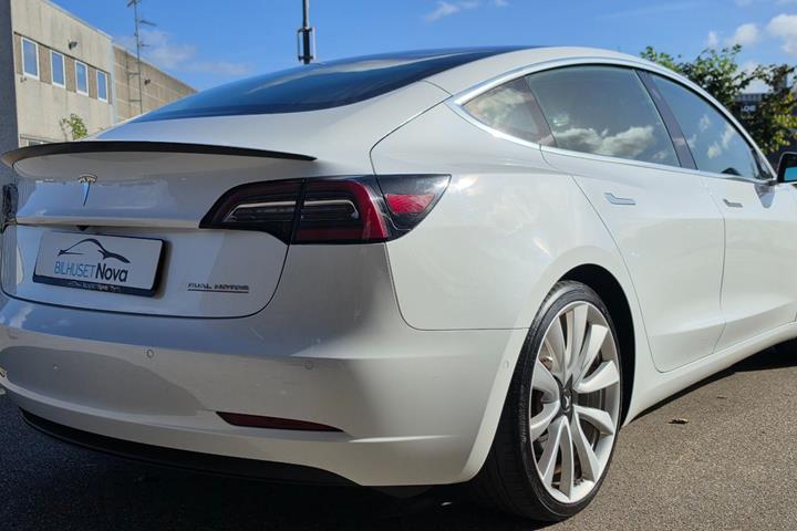 undefined Tesla Model 3 fra 2019