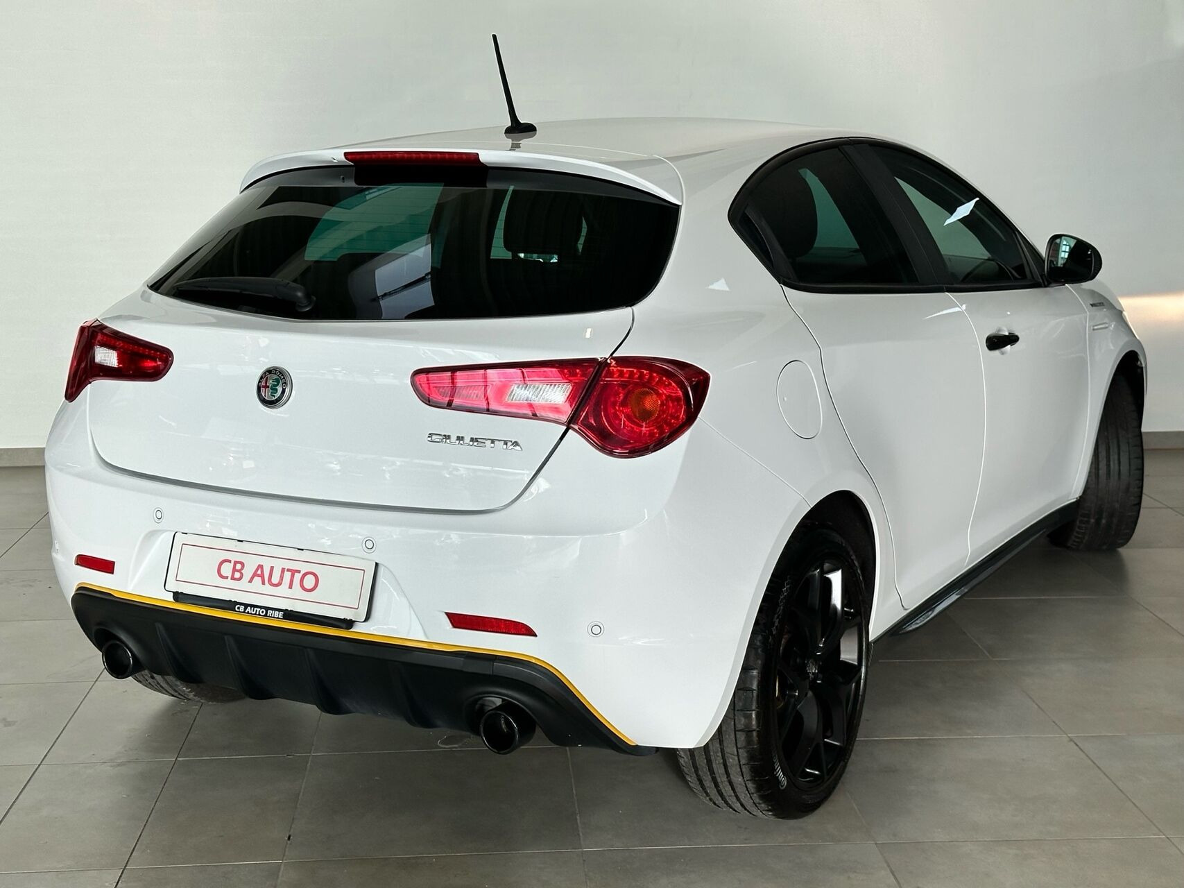 Hvid Alfa Romeo Giulietta fra 2020