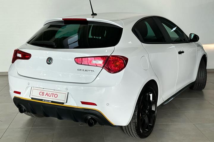 Hvid Alfa Romeo Giulietta fra 2020