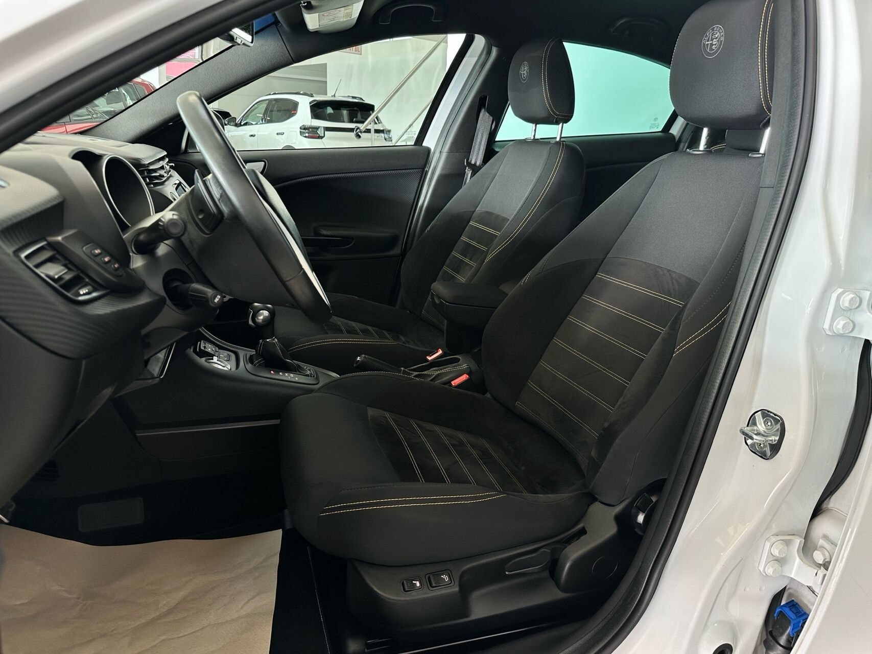 Hvid Alfa Romeo Giulietta fra 2020