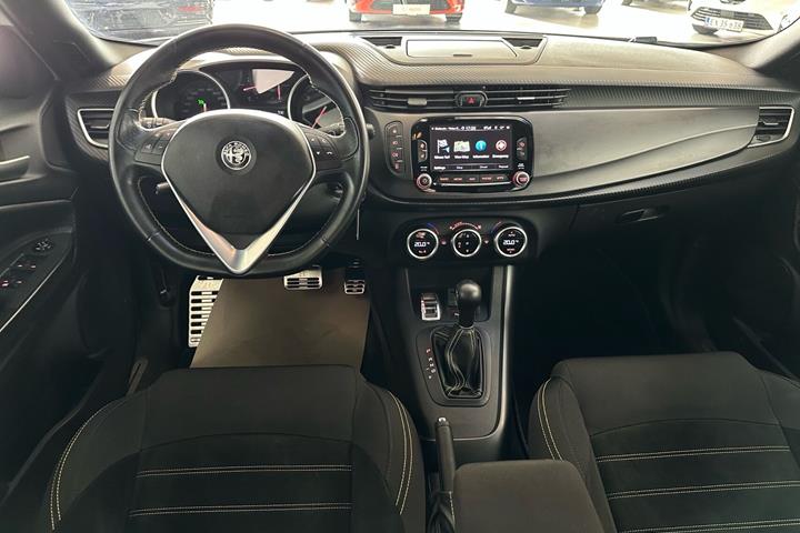 Hvid Alfa Romeo Giulietta fra 2020