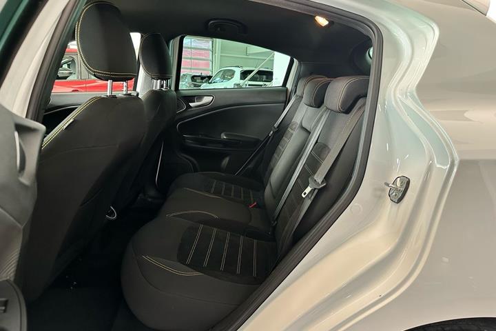Hvid Alfa Romeo Giulietta fra 2020