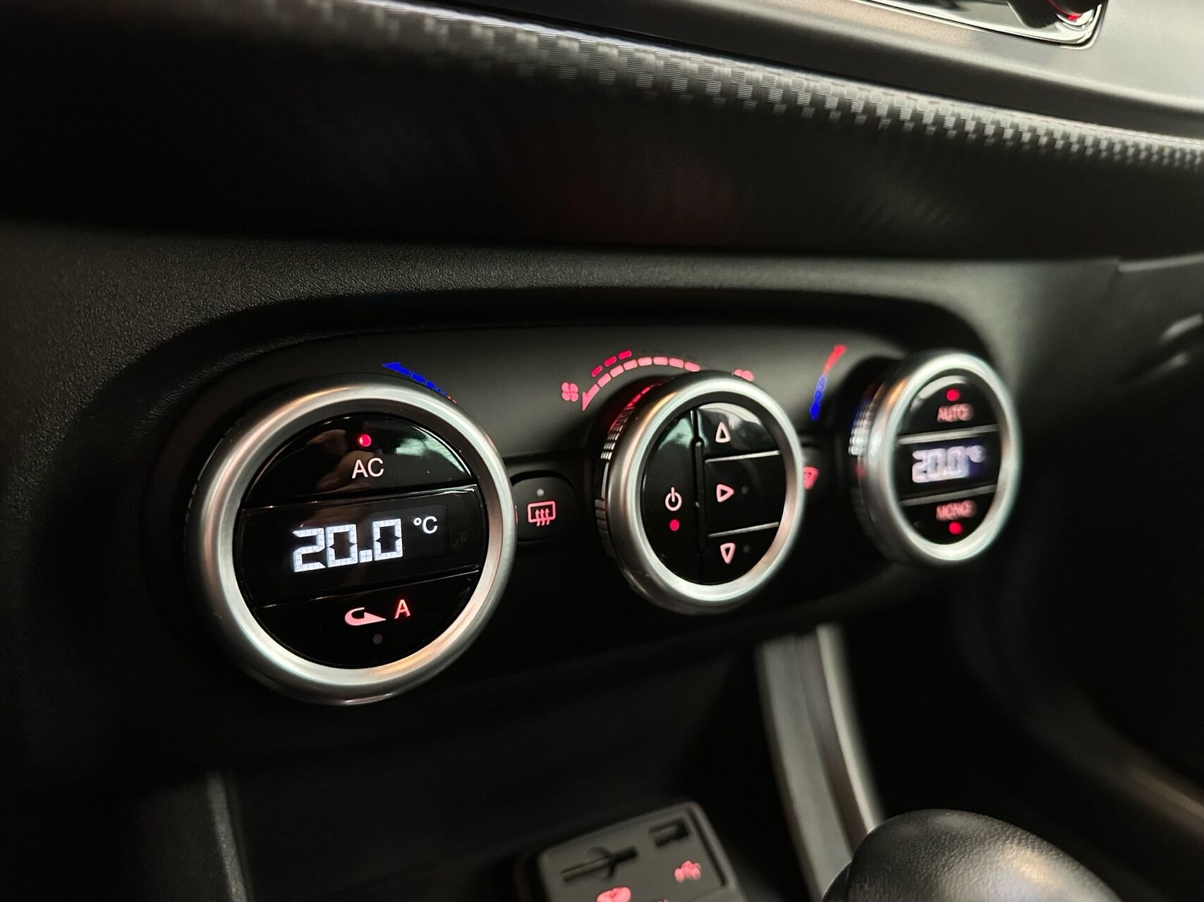 Hvid Alfa Romeo Giulietta fra 2020