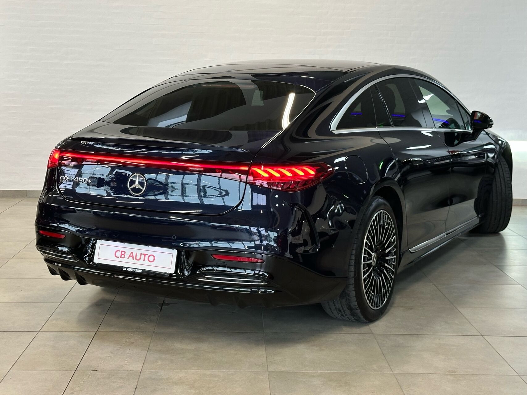 Blå Mercedes EQS 450+ fra 2021