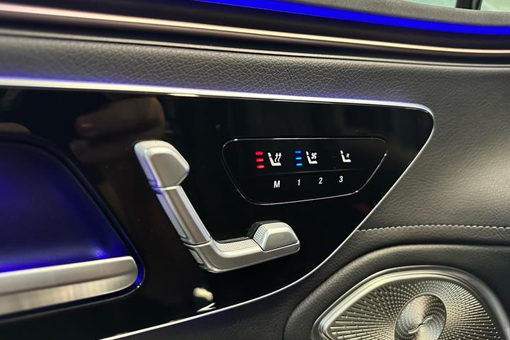 Blå Mercedes EQS 450+ fra 2021