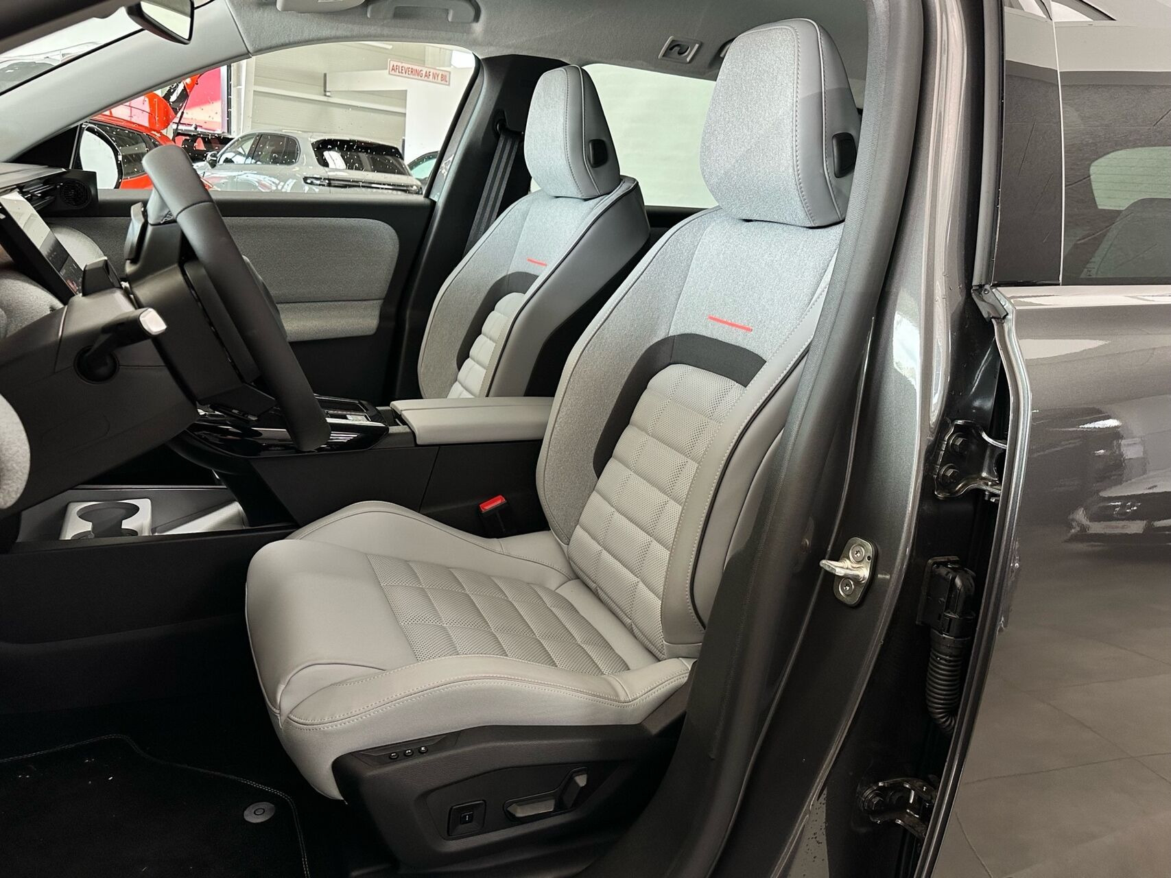 Grå Citroën ë-C5 Aircross fra 2026