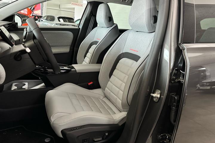 Grå Citroën ë-C5 Aircross fra 2026
