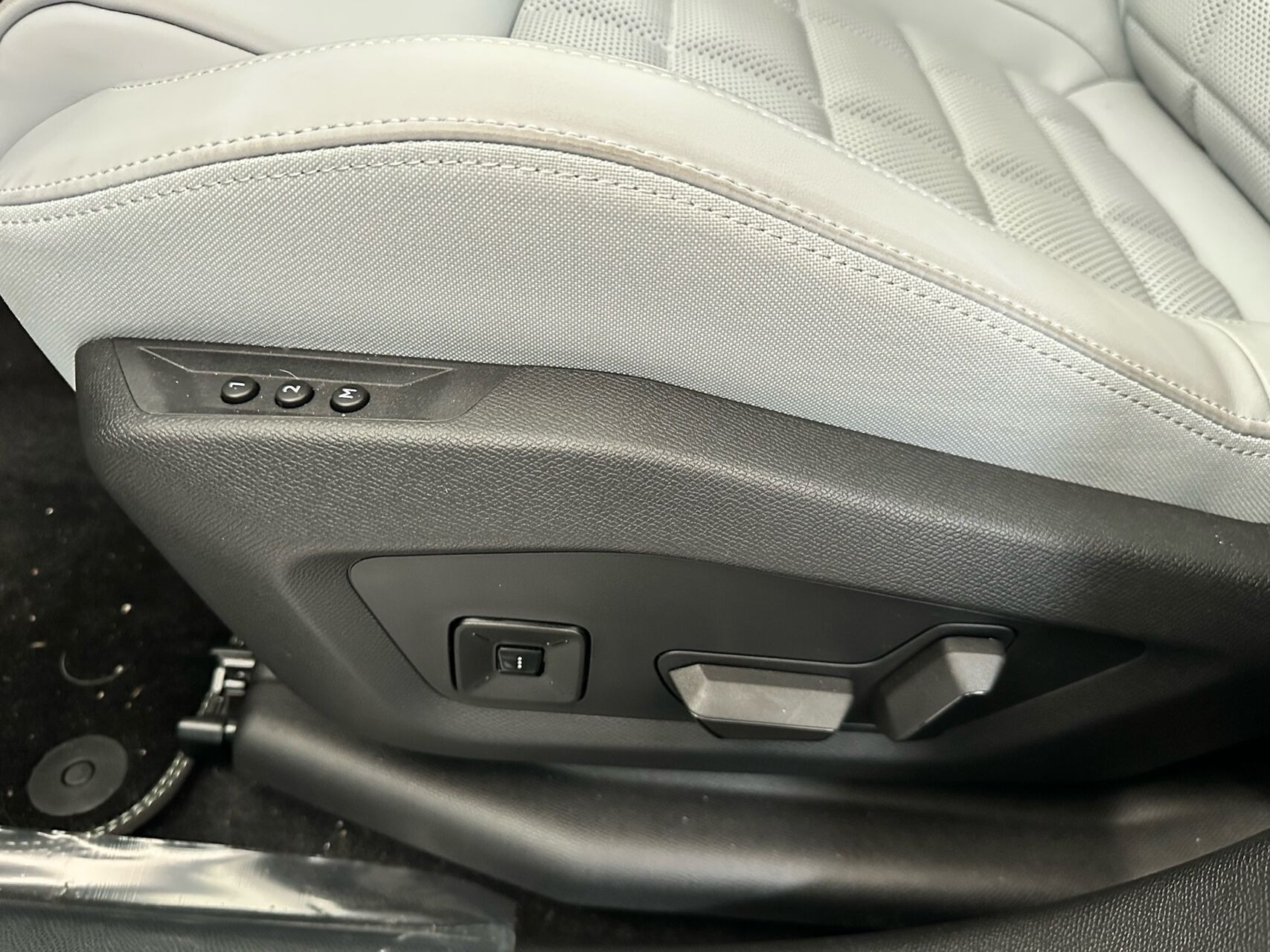 Grå Citroën ë-C5 Aircross fra 2026