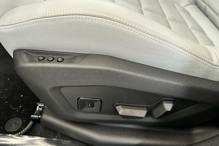 Grå Citroën ë-C5 Aircross fra 2026