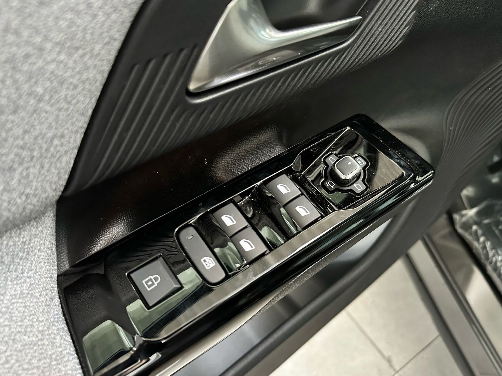 Grå Citroën ë-C5 Aircross fra 2026