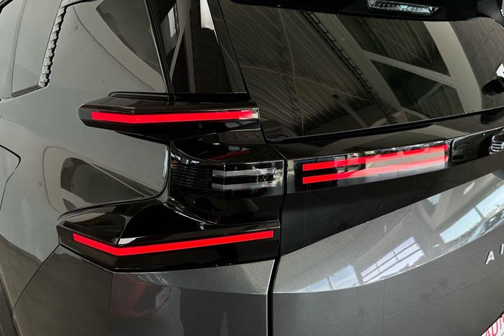 Grå Citroën ë-C5 Aircross fra 2026